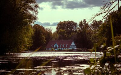Ein verwunschenes Refugium am Wasser